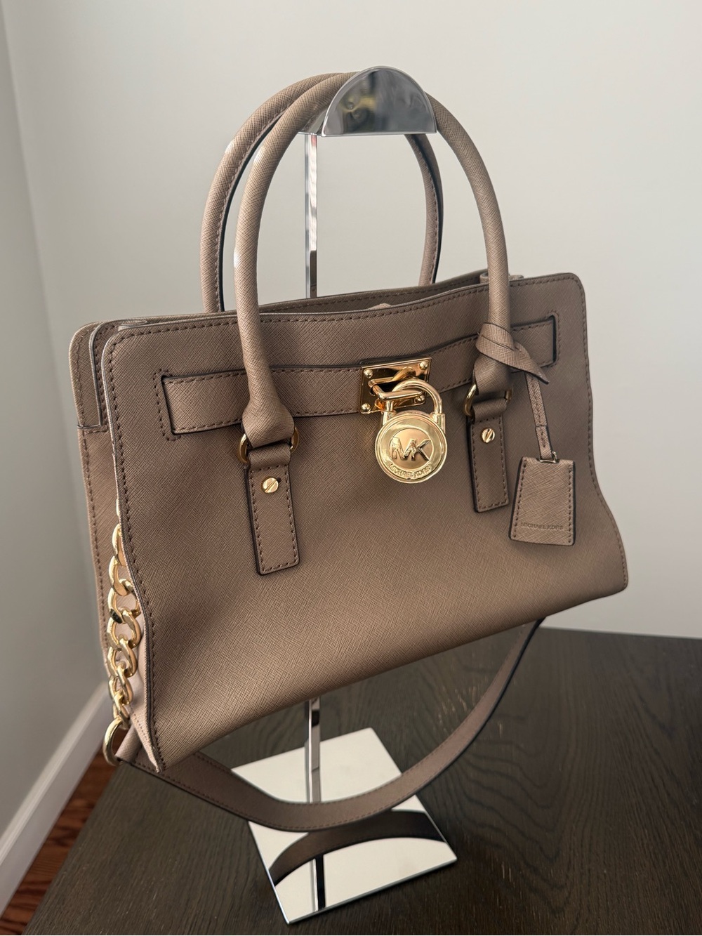 👜 Authentic Michael Kors Hamilton Saffiano Satchel Handbag with Gold Hardware